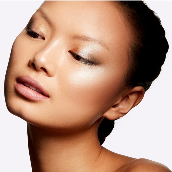 Mac Extra Dimension Skinfinish in Double-Gleam Highlighter - Picture 4 of 9